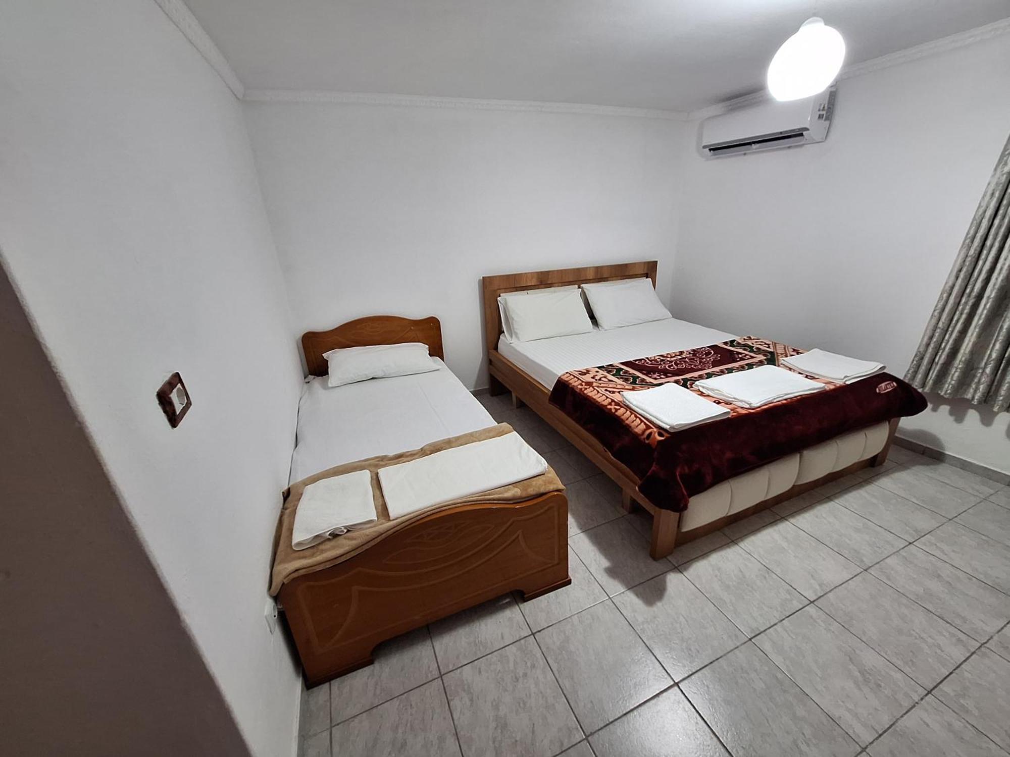 Guest House Argjiro Castle Gjirokaster Bilik gambar