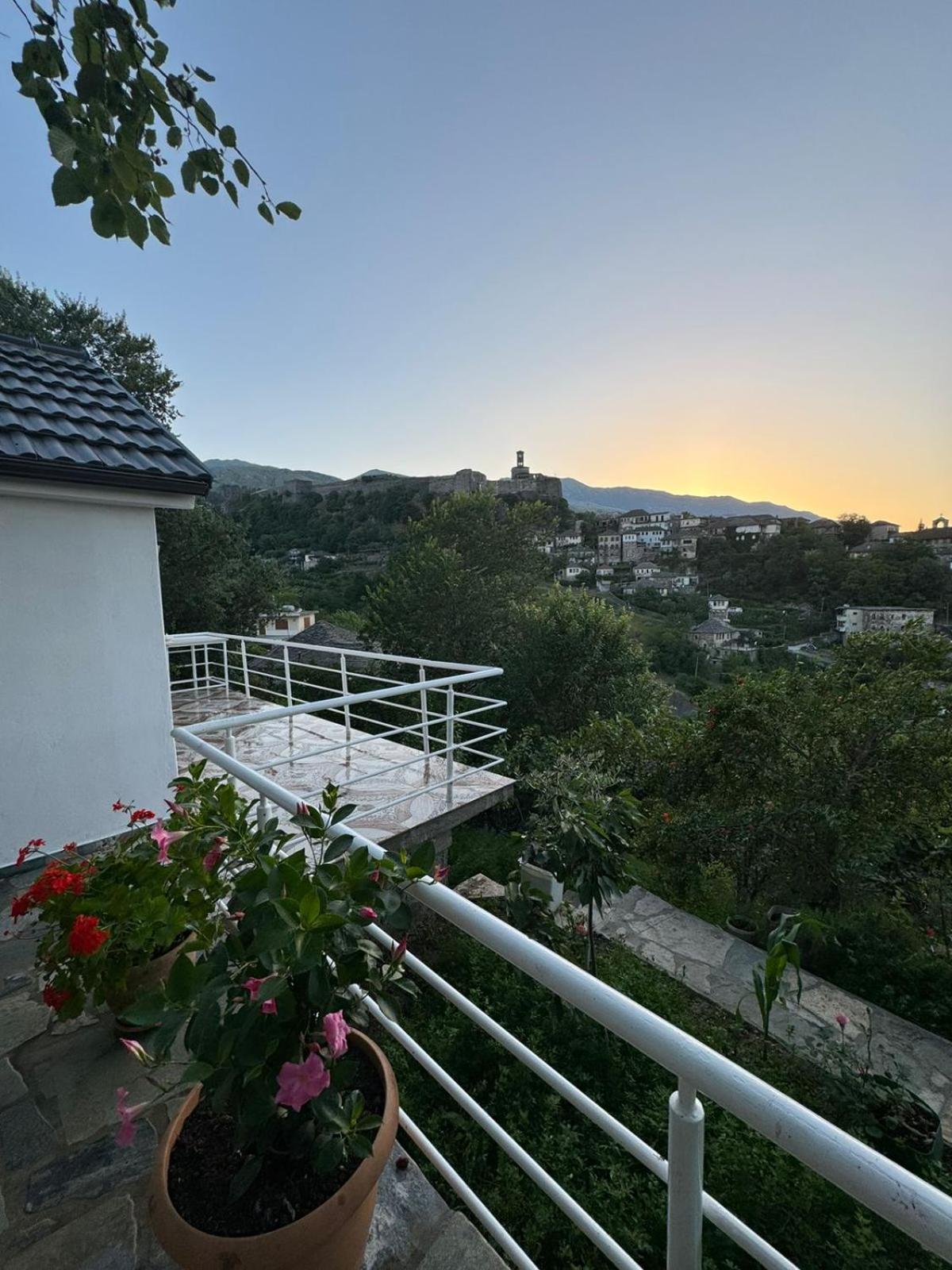 Guest House Argjiro Castle Gjirokaster Luaran gambar