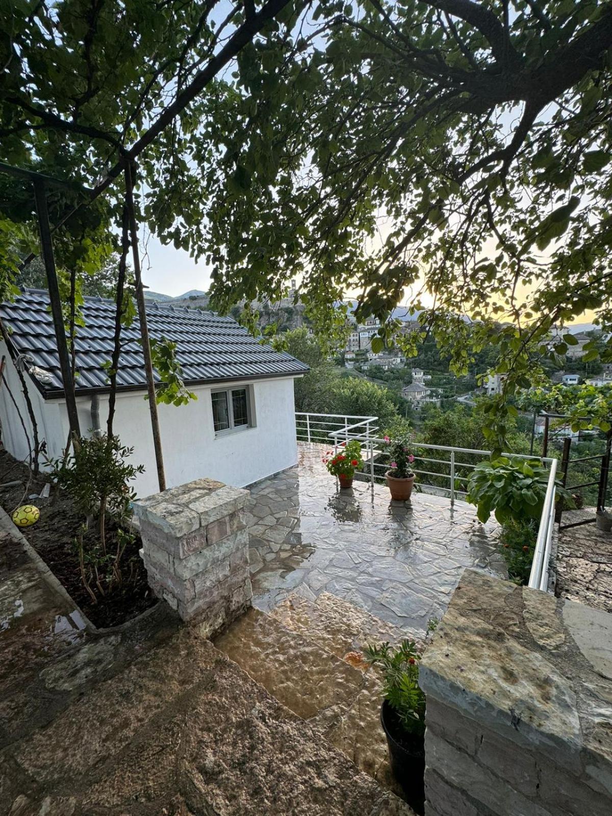 Guest House Argjiro Castle Gjirokaster Luaran gambar